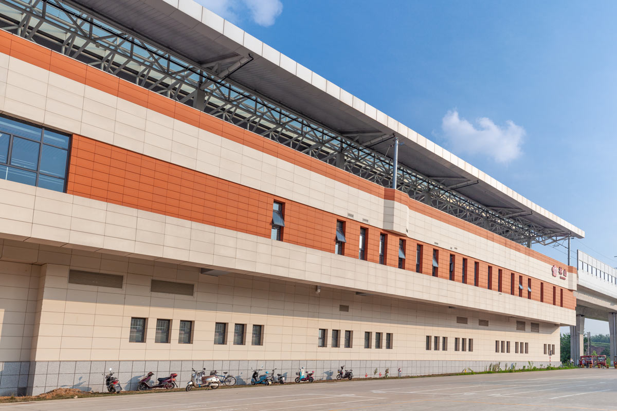 Linshan Metro Station Featuring Terracotta panel.jpg