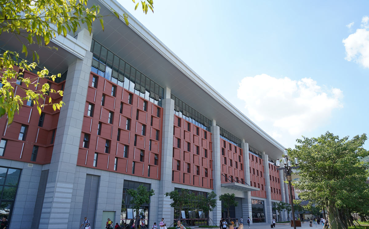 Quanzhou Railway Station using terracotta facade.jpg