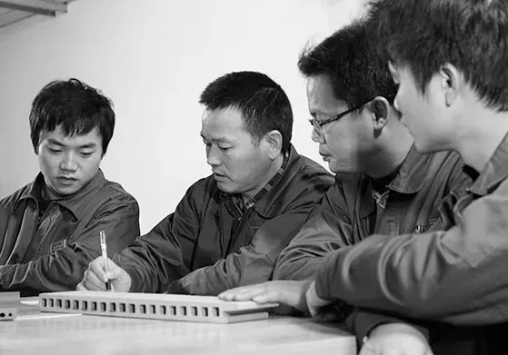 Mr. Peng Xinghua and LOPO Technical Team)