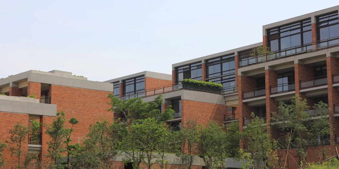 Crland University (4)