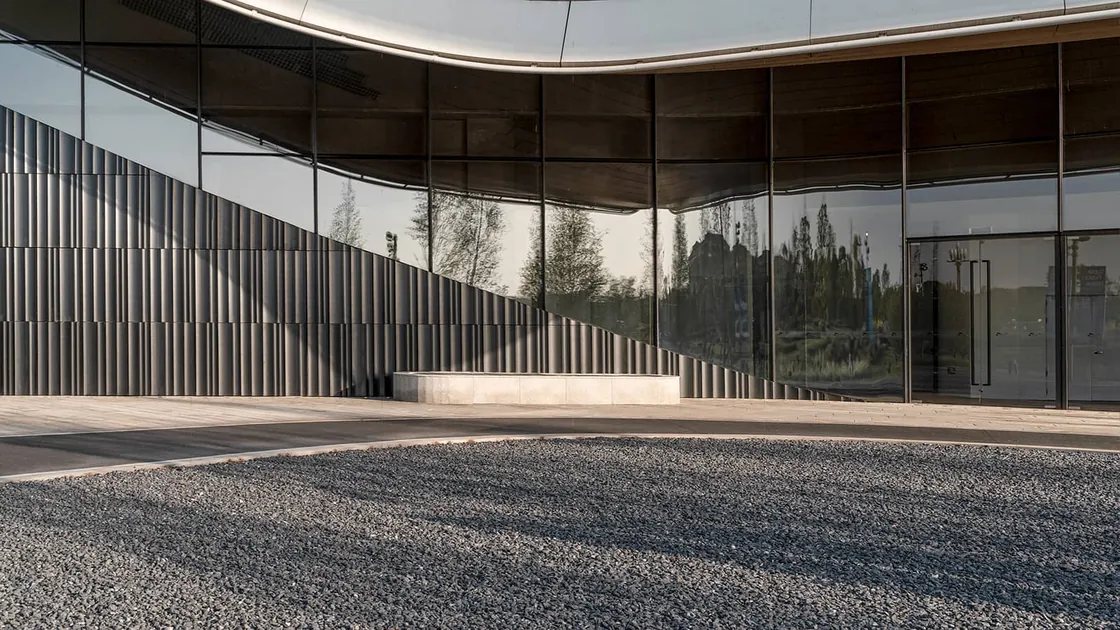 Light and shadow visual effects on Glazed Facade.jpg