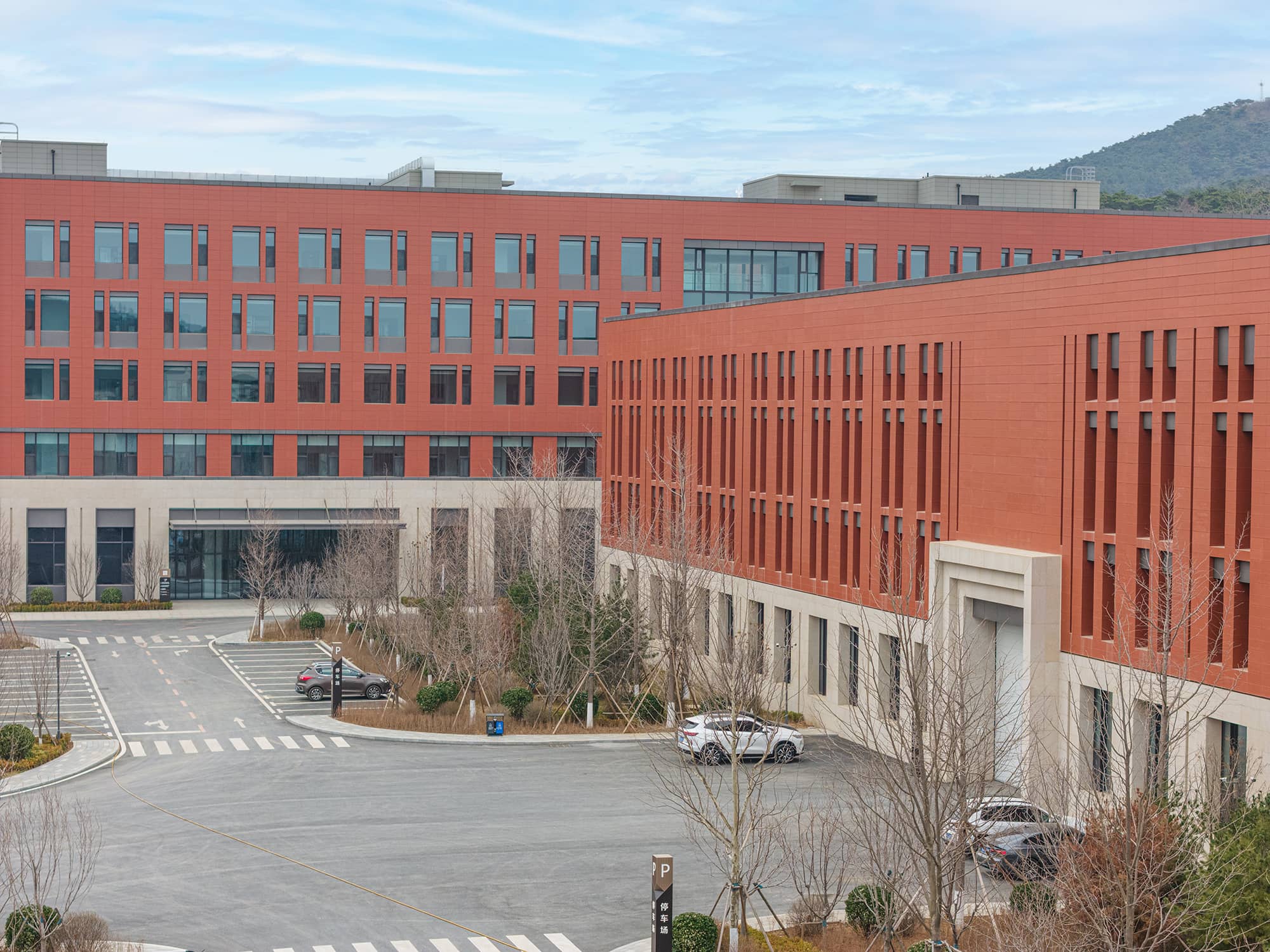 The Teaching building for laboratories utilizes a terracotta rainscreen cladding system.jpg