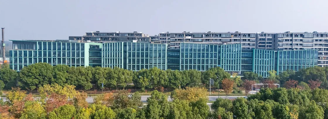 LOPO glazed terracotta lattice facade of Haitang Living Room, Hangzhou; a custom green cladding solution designed by GOA Architects for Greentown China.