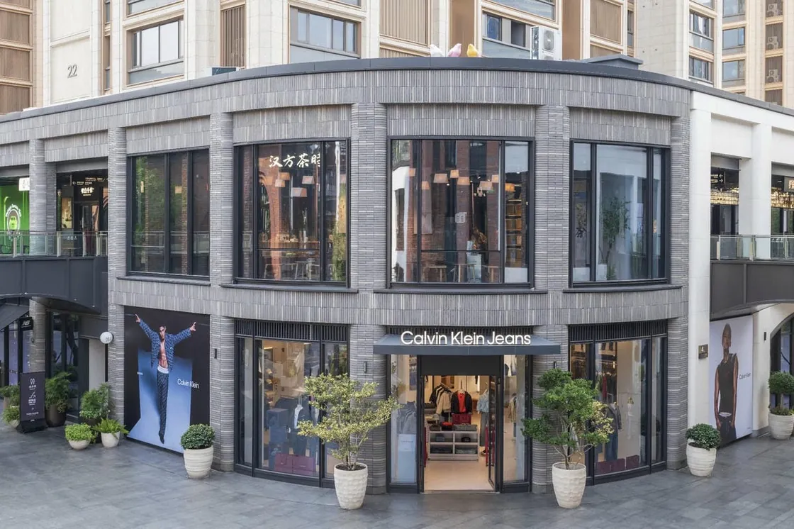Curved gray clay facing brick retail facade at Yiwu Place